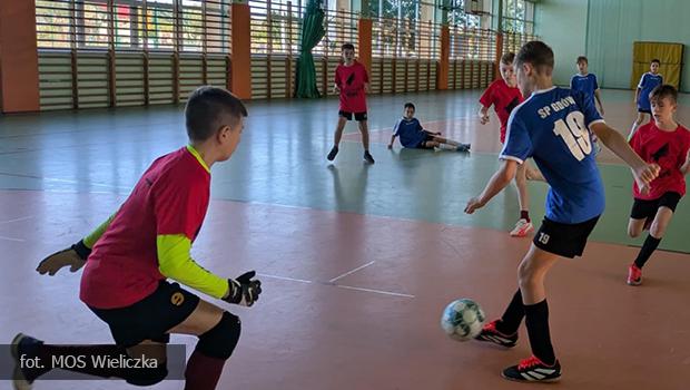 Powiatowe szkolne zawody  Halowej Piki Nonej - Igrzyska Dzieci